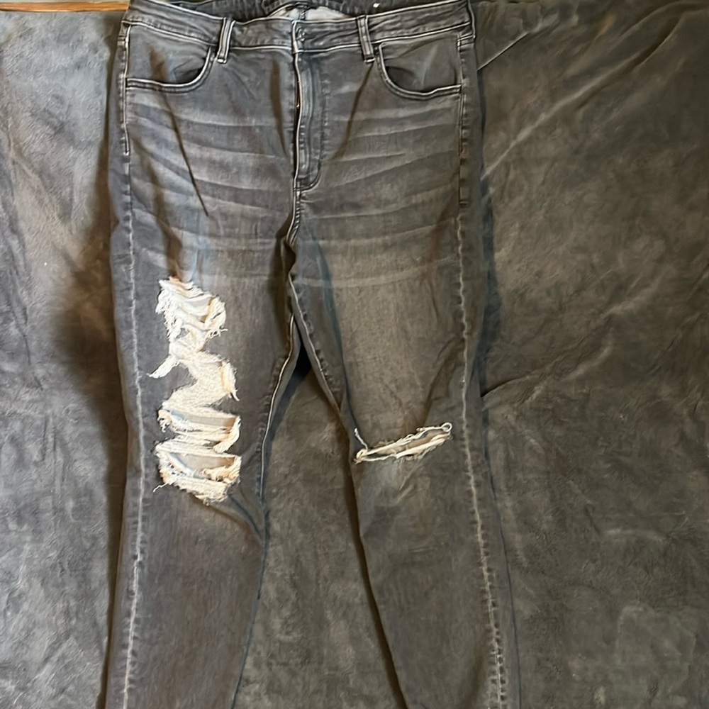 American Eagle size 18 reg